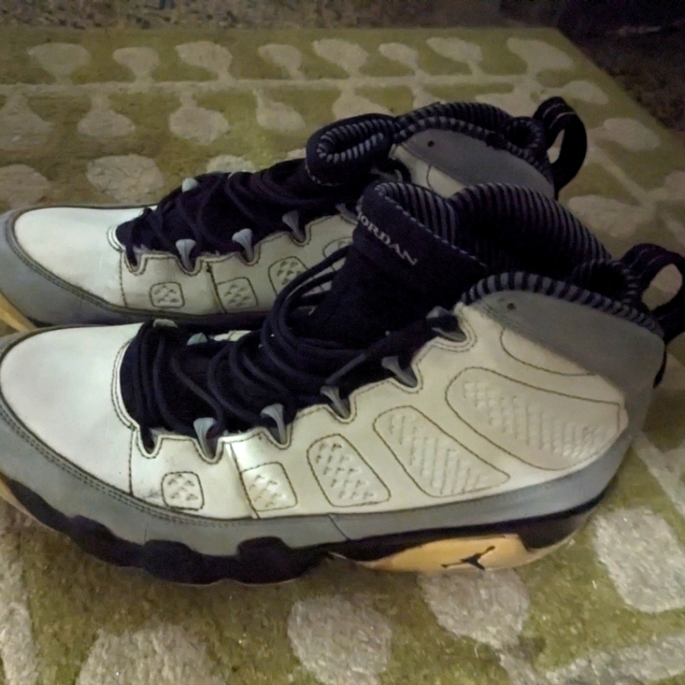 Jordan 11's